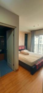 Кровать или кровати в номере Apartment Thamrin City mall 3 BR near Tanah abang
