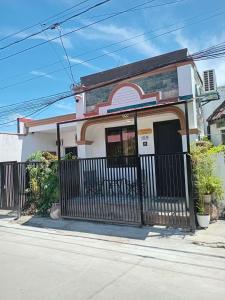 Το κτήριο όπου στεγάζεται  το διαμέρισμα