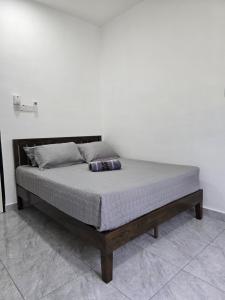Ένα ή περισσότερα κρεβάτια σε δωμάτιο στο Al hajj homestay +12 φωτογραφίες