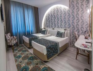 Postel nebo postele na pokoji v ubytování Dündar Hotel