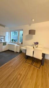 デュッセルドルフにあるModern 5-room apartment in Düsseldorfのギャラリーの写真 +7枚の写真