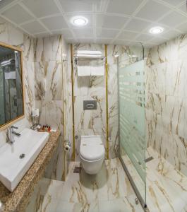 Koupelna v ubytování Dündar Hotel