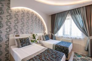 Postel nebo postele na pokoji v ubytování Dündar Hotel