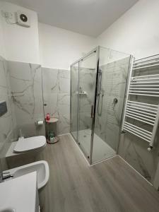 a bathroom with a shower and a toilet and a sink at Casa Rovedine in Opera