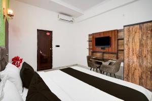 Μια τηλεόραση ή/και κέντρο ψυχαγωγίας στο Collection O Shandilya Grand Residency