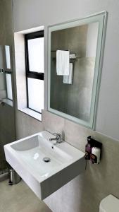 Fotografie z fotogalerie ubytování Khayalami Hotel - Secunda v destinaci Secunda + 7 fotografií