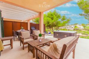 Μπαλκόνι ή βεράντα στο Cala Mendia Beach House 1 by Slow Villas