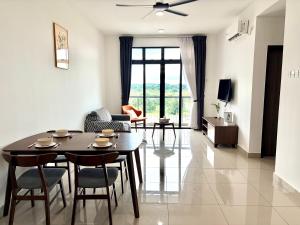 Posezení v ubytování Desaru Utama Residence by Book My Stay