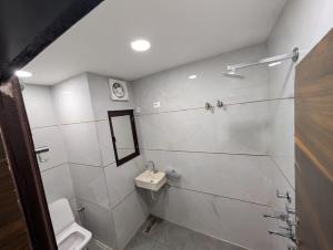 Koupelna v ubytování Happy In- Laxmi Nagar