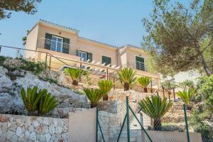 Κήπος έξω από το Cala Mendia Beach House 1 by Slow Villas
