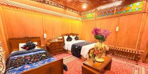 Ένα ή περισσότερα κρεβάτια σε δωμάτιο στο De Noor houseboats-Luxury stay in