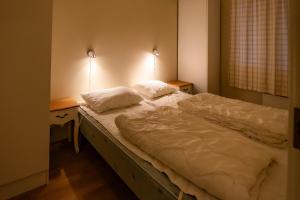 a bed in a room with two pillows on it at Høyfjellsgrend 961, 36b in Trysil