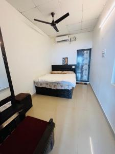 Postel nebo postele na pokoji v ubytování Island View Homestay - Malpe Beach