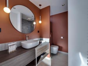 a bathroom with a sink and a mirror at Appartement rénové, lumineux avec terrasse, à deux pas des pistes à Tignes le Lac - FR-1-641-11 in Tignes +11 photos
