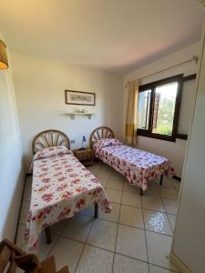 a room with two beds and a window at Le Canne - Appartamento "Sole" in San Teodoro