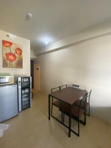 Η κουζίνα ή μικρή κουζίνα στο Condo Unit in Centrio Towers CDO MR Home Stays