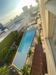 Πισίνα στο ή κοντά στο Condo Unit in Centrio Towers CDO MR Home Stays