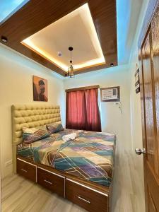 Postel nebo postele na pokoji v ubytování 8 Spatial - ForeverMC Condotel 2BR 5114