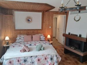 Ένα ή περισσότερα κρεβάτια σε δωμάτιο στο L'Alsace d'ANTAN