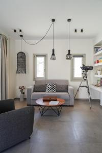 Χώρος καθιστικού στο Apademia Skyros Luxury Apartment