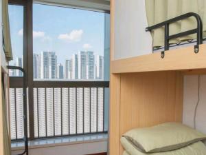 Ένα ή περισσότερα κρεβάτια σε δωμάτιο στο Happy Hours