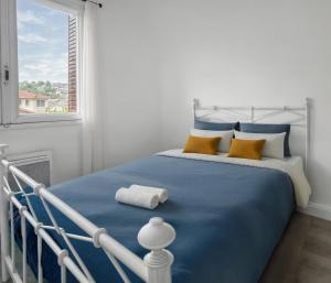 Giường trong phòng chung tại Appartement Avec Balcon & Jardin