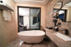 Gallery image of Mounthree in Pʼambak +121 photos