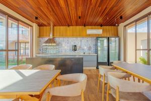 Η κουζίνα ή μικρή κουζίνα στο GB126 Maravilhoso Village com 4 suítes - Guarajuba