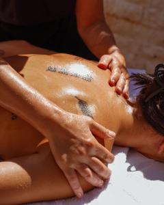 Lázně a/nebo wellness v ubytování Al Borgo 02 Luxury Suites in Sardinia