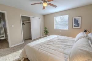 Fotografie z fotogalerie ubytování No Stairs Retreat Near Trails & Downtown Quiet v destinaci Roanoke