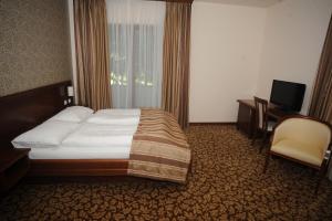 Giường trong phòng chung tại Hotel Balkana Vidović