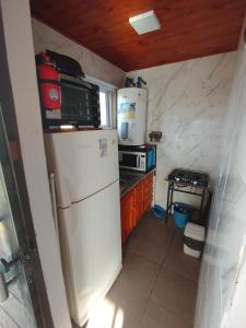 Η κουζίνα ή μικρή κουζίνα στο Apart El Cardenal Chapadmalal MDQ