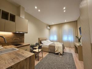 En eller flere senge i et værelse på Rroji Urban Heritage