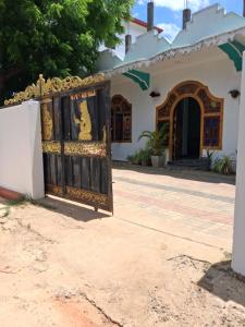 an entry to a house with a gate at Nethu beach villa in Trincomalee +18 photos