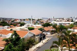 a view of a city with houses and trees at Xavi Studio in Bauru
