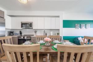 Η κουζίνα ή μικρή κουζίνα στο Stylish 2BR 2BA, Near Miami and FTL, Free Parking