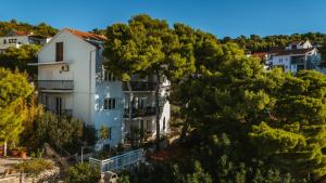 an apartment building on a hill with trees at Anna in Hvar * Mittel-Dalmatien in Hvar