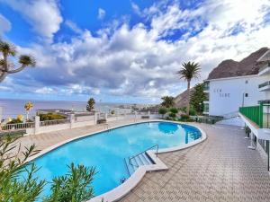 Πισίνα στο ή κοντά στο Salt & Serenade Modern Ocean View Apartment with Pool in Bajamar