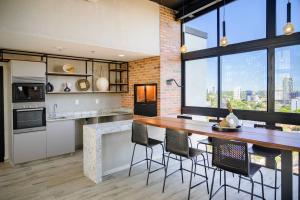 a kitchen with a large wooden table and chairs at Departamento de lujo en zona Carmelitas in Asuncion
