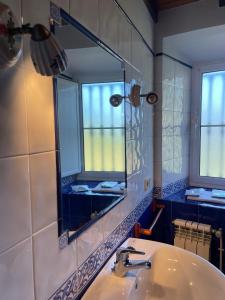 a bathroom with a sink and a mirror at casita en Fresinidiello para 4 personas 