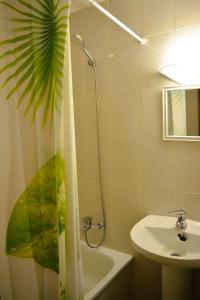 a bathroom with a shower curtain and a sink at Casa Rural Las Gesillas in Arenas de San Pedro +29 photos