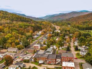 Gallery image of Vermont Mountainside Ski Chalet with Sauna, Gym, Near Stowe in Richmond