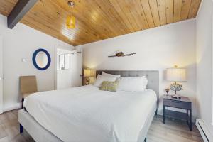 Ένα ή περισσότερα κρεβάτια σε δωμάτιο στο Watauga Beach House