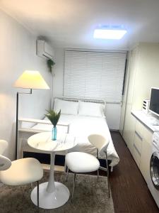 Kuchyň nebo kuchyňský kout v ubytování 압구정역도보6분,신사,강남