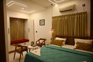 Postel nebo postele na pokoji v ubytování Hotel Elroi Suites