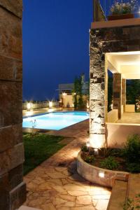 Bazén v ubytování Caneva Luxury Villa nebo v jeho okolí