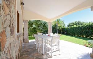 Κήπος έξω από το Cozy Home In Costa Rei