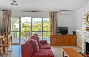 a living room with a couch and a television at 3 Bedroom Cozy Home In Fuengirola in Torremuelle
