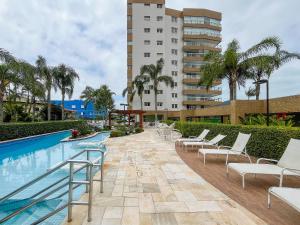 Bazén v ubytování Bertioga | Pé na Areia Vista Mar Enxoval Completo nebo v jeho okolí