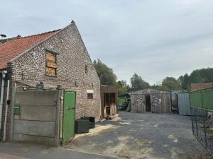 Το κτήριο όπου στεγάζεται  η παραθεριστική κατοικία